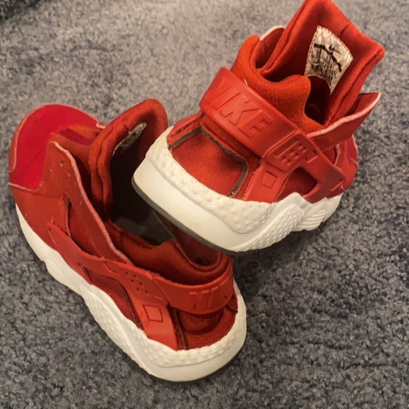 Huarache blood red sneakers-size 3yr UC - Picture 7 of 13